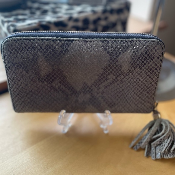 Tory Burch Thea Snakeskin Wallet - Picture 9 of 17
